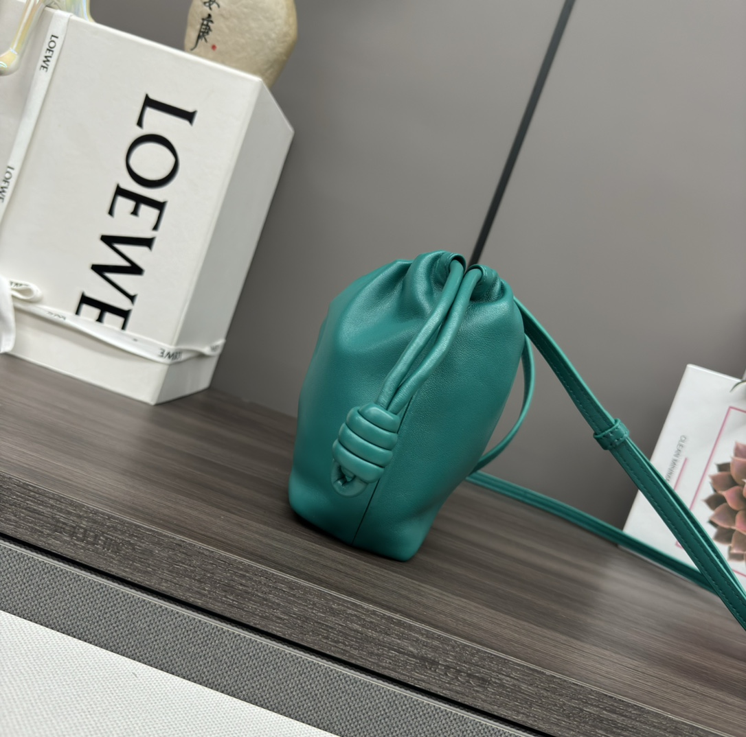 loewe羅意威超A貨手拿包 新款迷你納帕羊皮革 Flamenco Purse 手拿包翡翠綠