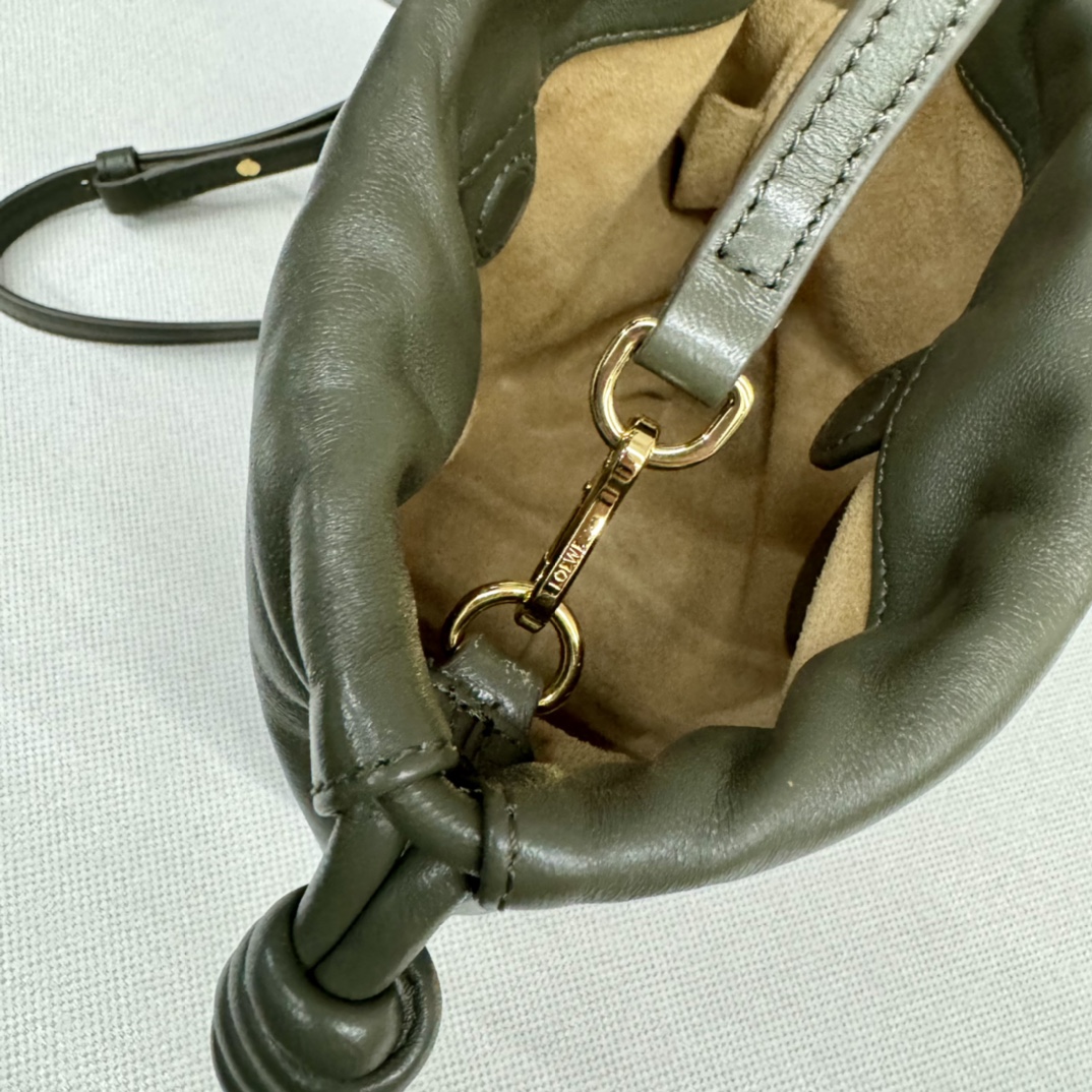loewe羅意威超A貨手拿包 新款迷你納帕羊皮革 Flamenco Purse 手拿包深卡其綠