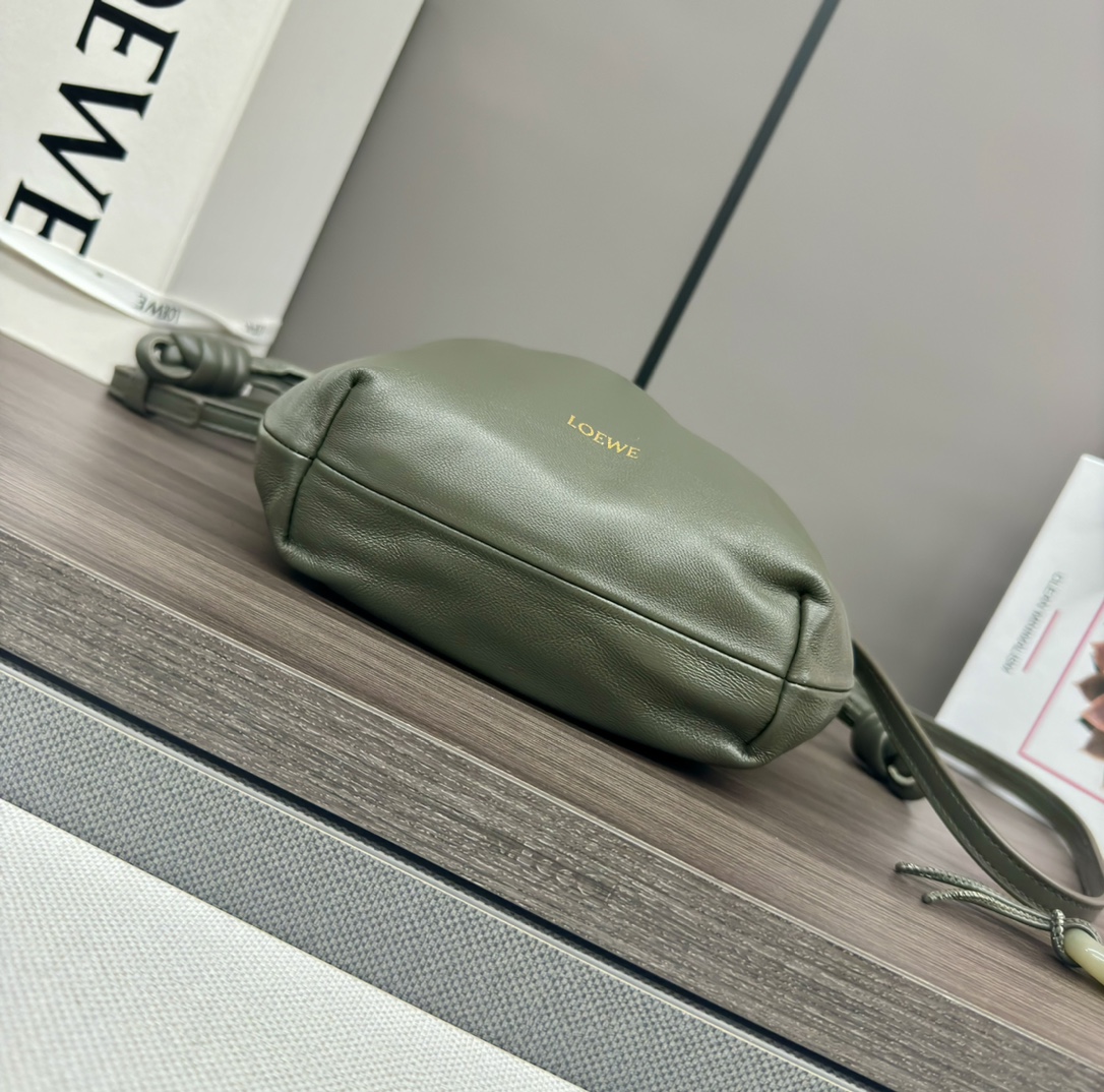 loewe羅意威超A貨手拿包 新款迷你納帕羊皮革 Flamenco Purse 手拿包深卡其綠