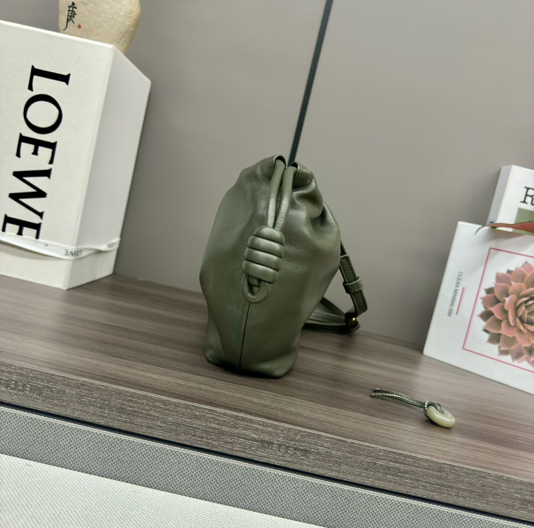 loewe羅意威超A貨手拿包 新款迷你納帕羊皮革 Flamenco Purse 手拿包深卡其綠
