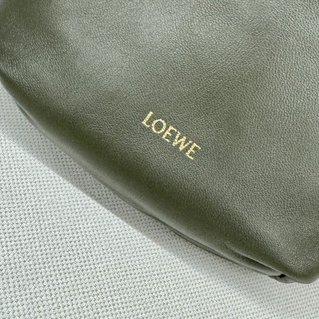 loewe羅意威超A貨手拿包 新款迷你納帕羊皮革 Flamenco Purse 手拿包深卡其綠
