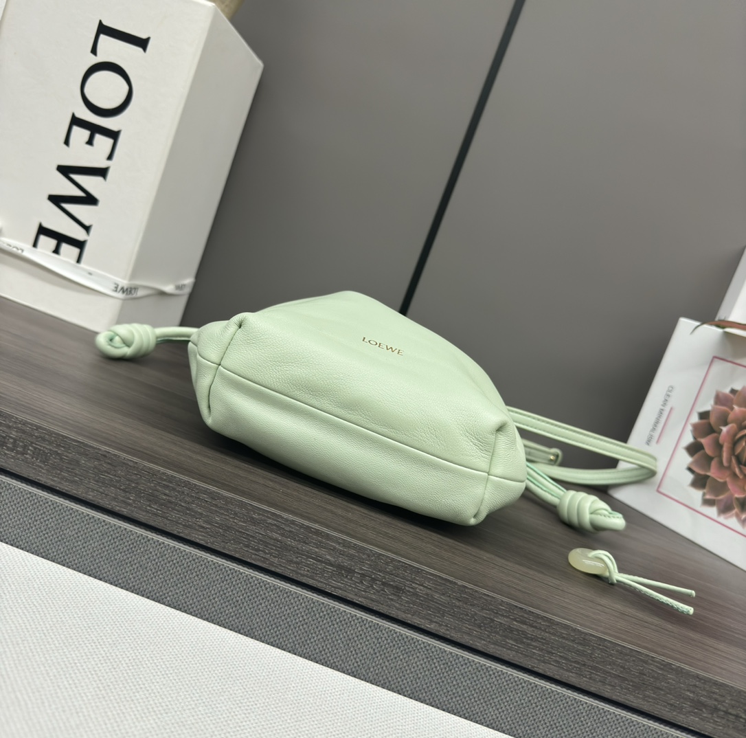 loewe羅意威超A貨手拿包 新款迷你納帕羊皮革 Flamenco Purse 手拿包 春玉色