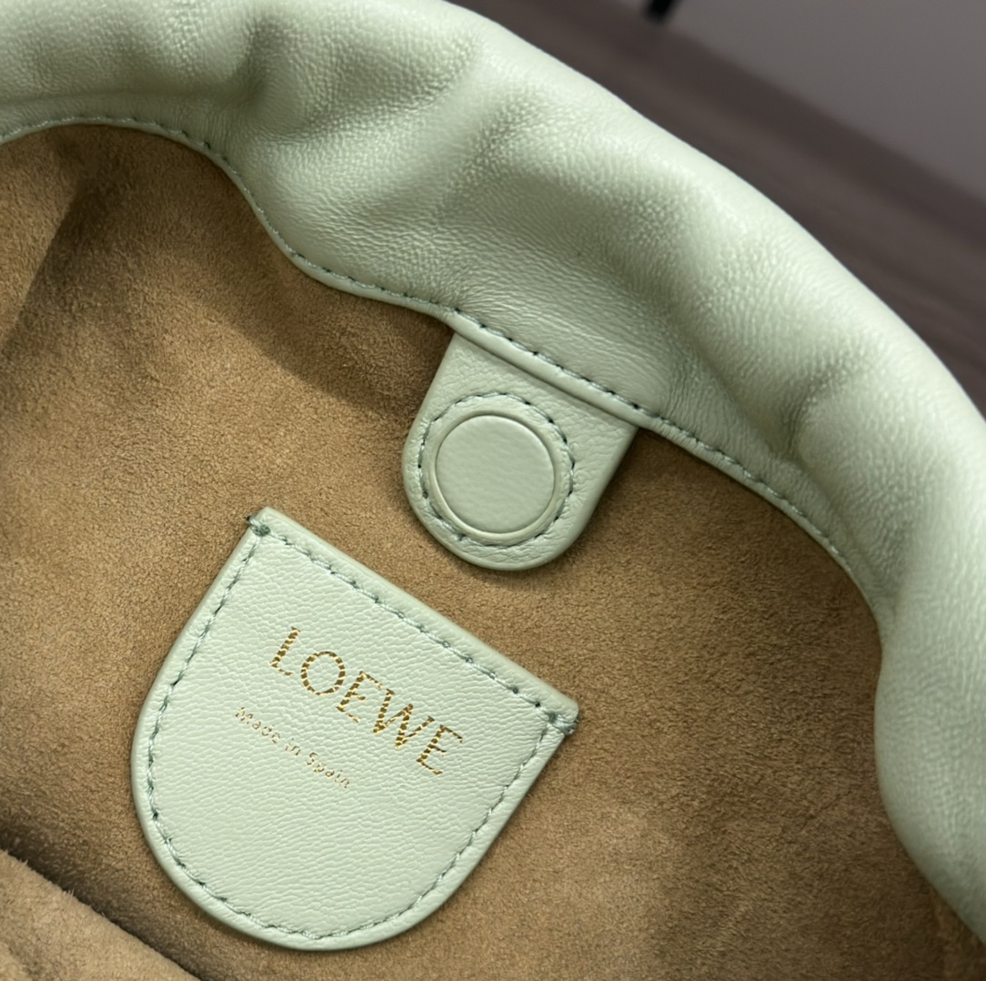 loewe羅意威超A貨手拿包 新款迷你納帕羊皮革 Flamenco Purse 手拿包 春玉色