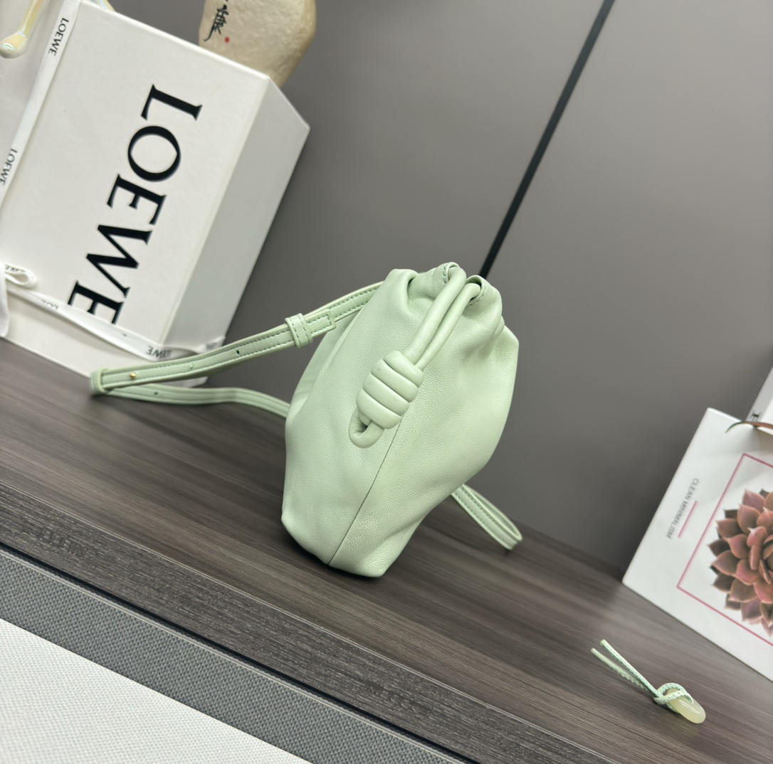 loewe羅意威超A貨手拿包 新款迷你納帕羊皮革 Flamenco Purse 手拿包 春玉色