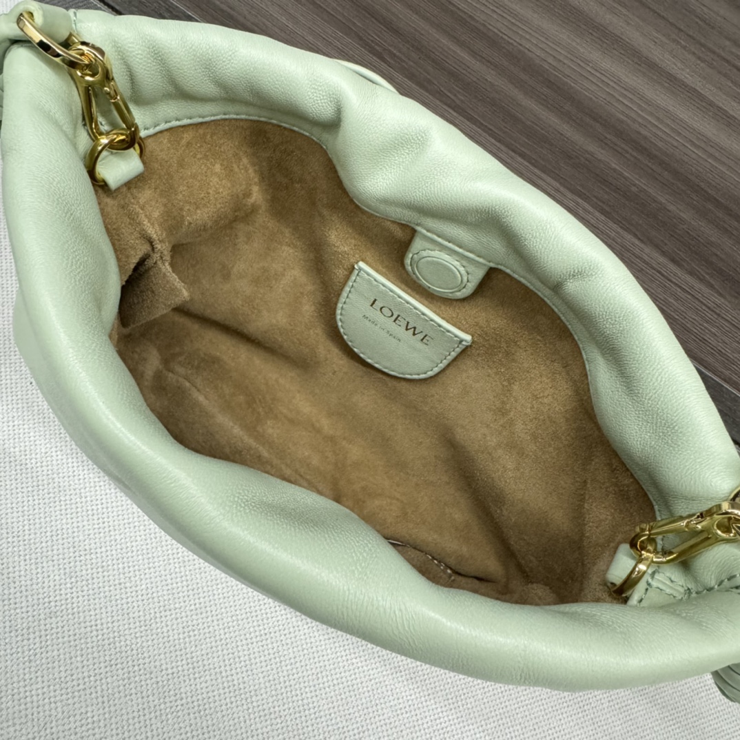 loewe羅意威超A貨手拿包 新款迷你納帕羊皮革 Flamenco Purse 手拿包 春玉色