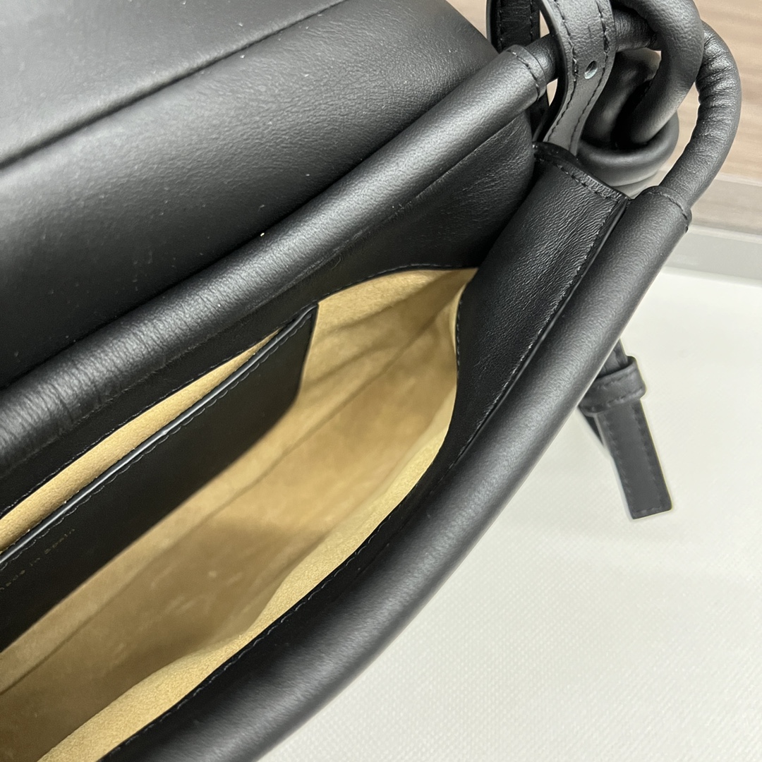 loewe羅意威精仿超A貨包包 新款 闪亮纳帕牛皮革Paseo包 黑色