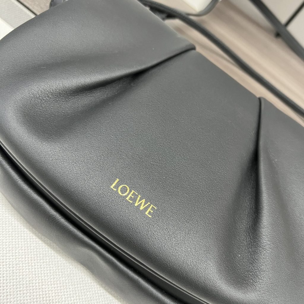 loewe羅意威精仿超A貨包包 新款 闪亮纳帕牛皮革Paseo包 黑色