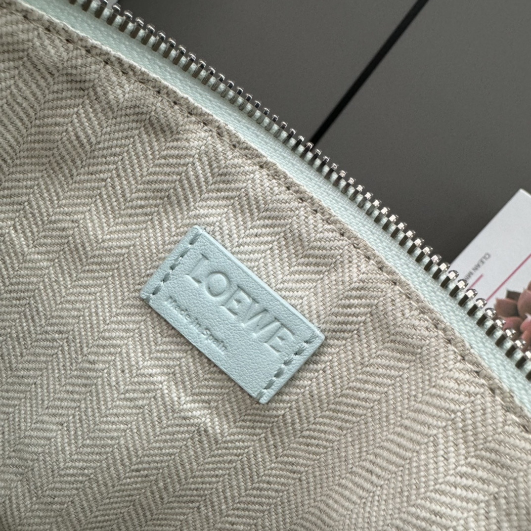 loewe羅意威高仿A貨包包 經典牛皮革Hammock hobo手袋 冰山藍