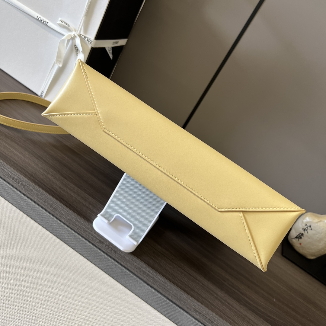 loewe羅意威原單A貨包包 油亮Standard A4 Tote手袋 油黃色