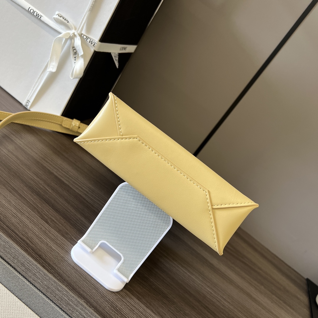 loewe羅意威原單A貨高仿包包 Standard A5 Tote手袋 黃油色