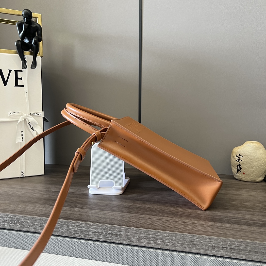 loewe羅意威原單A貨高仿包包 Standard A5 Tote手袋 棕色