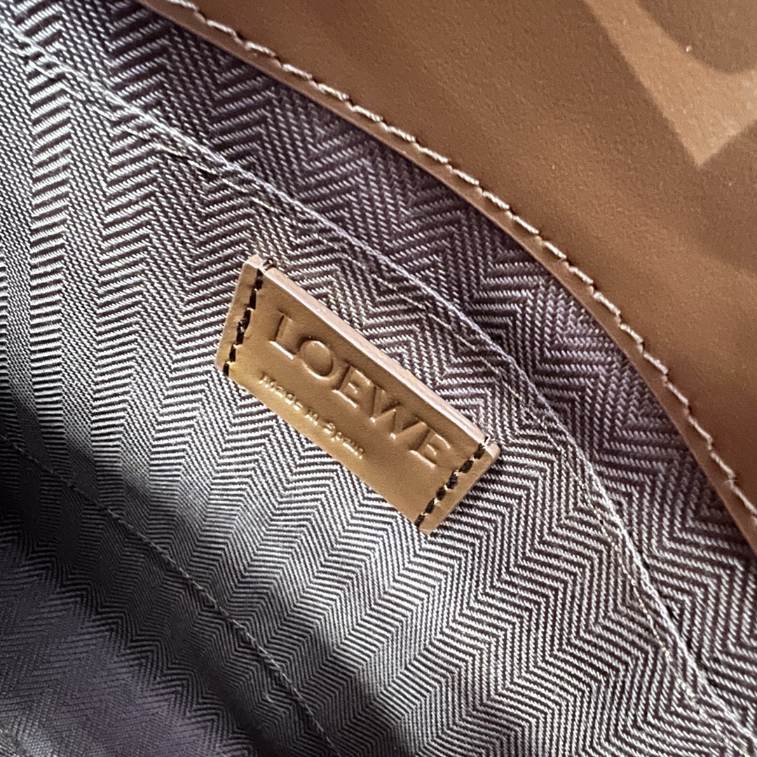loewe羅意威原單A貨高仿包包 Standard A5 Tote手袋 棕色