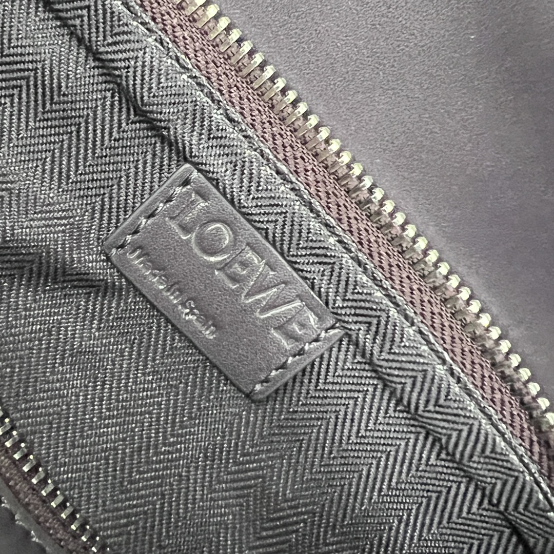 loewe羅意威1比1復刻原單包包 小號緞面牛皮革Puzzle手袋 深紫色
