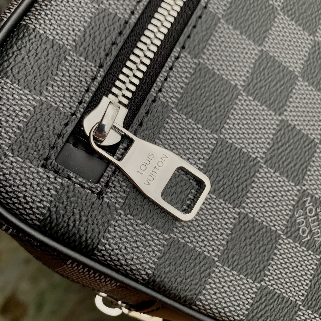 1:1lvPochette Kasai Taïga 皮革塑造紧凑构型M41664黑格錢包手拿包