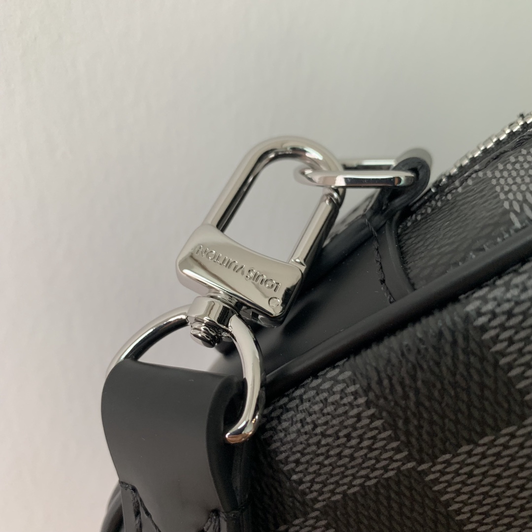 1:1lvPochette Kasai Taïga 皮革塑造紧凑构型M41664黑格錢包手拿包