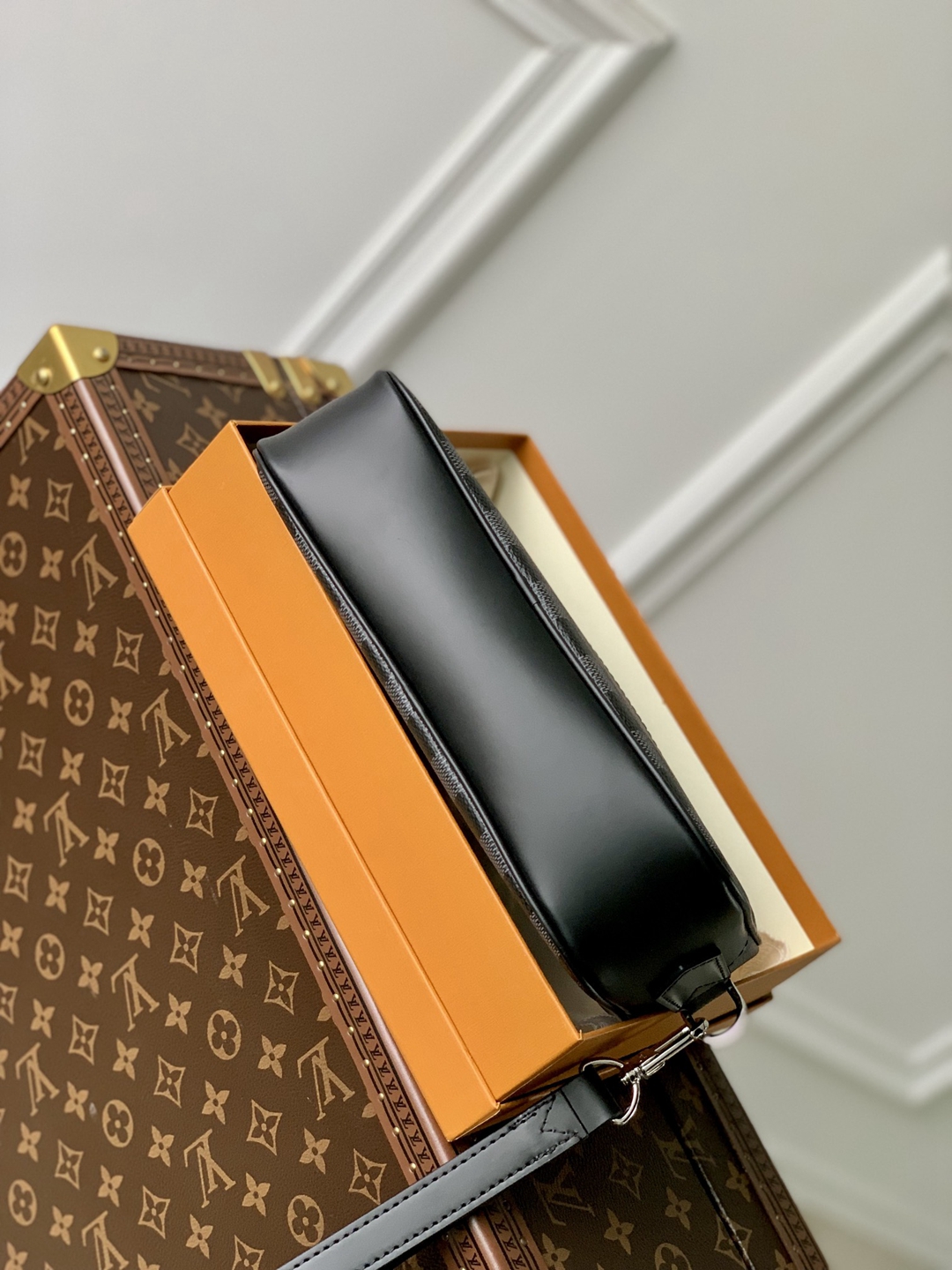 1:1lvPochette Kasai Taïga 皮革塑造紧凑构型M41664黑格錢包手拿包