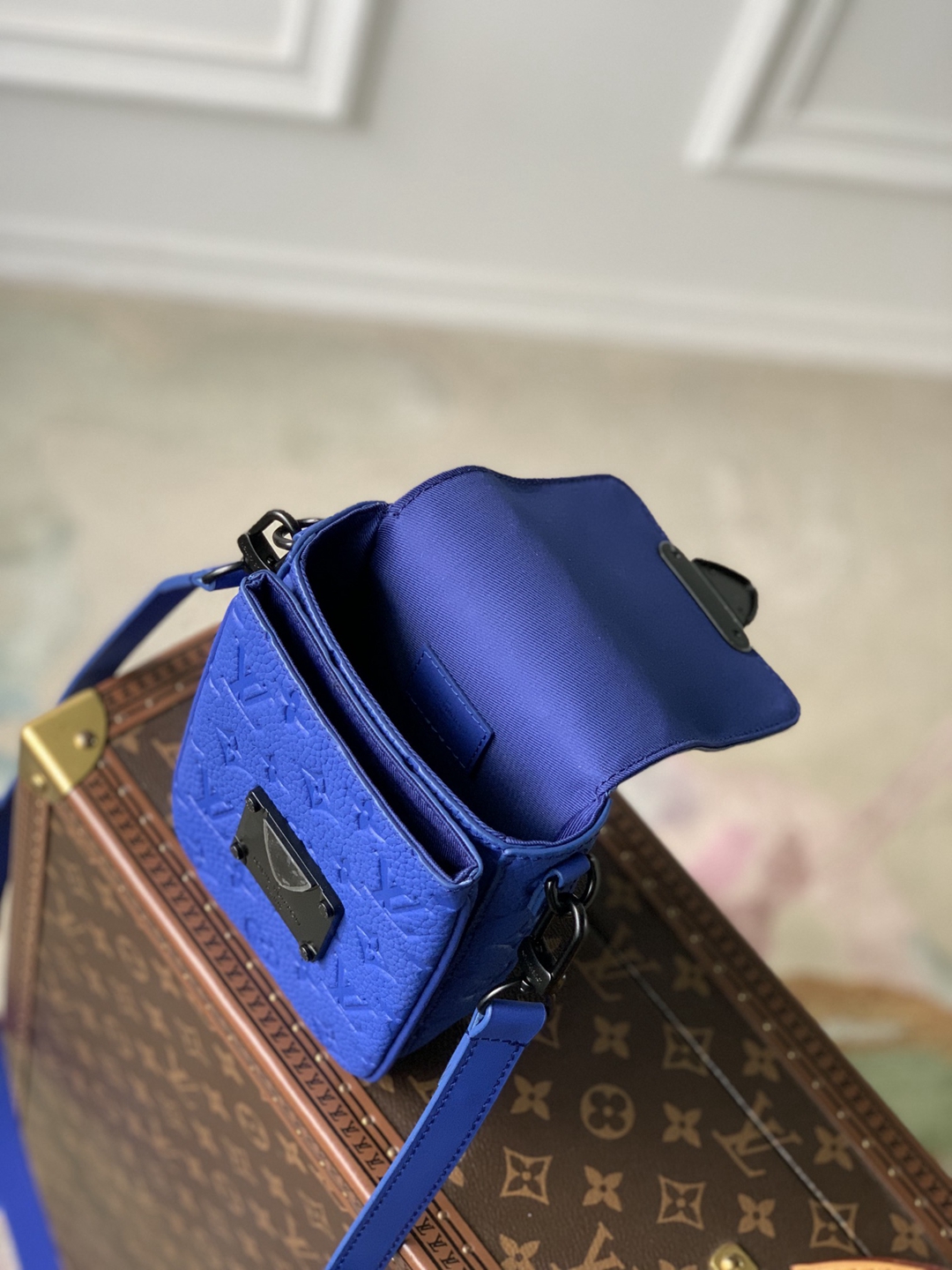 M82568S-Lock Vertical 迷你手袋lv高仿女單肩包