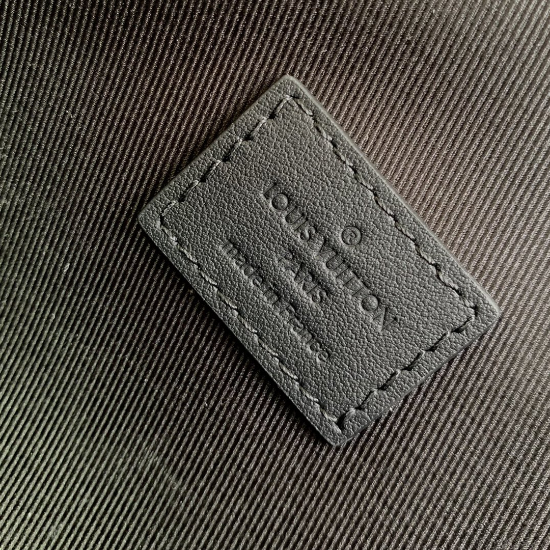 lv超a貨pttM81783尺寸18x 11x 6.5cm 可調節簡帶單肩包