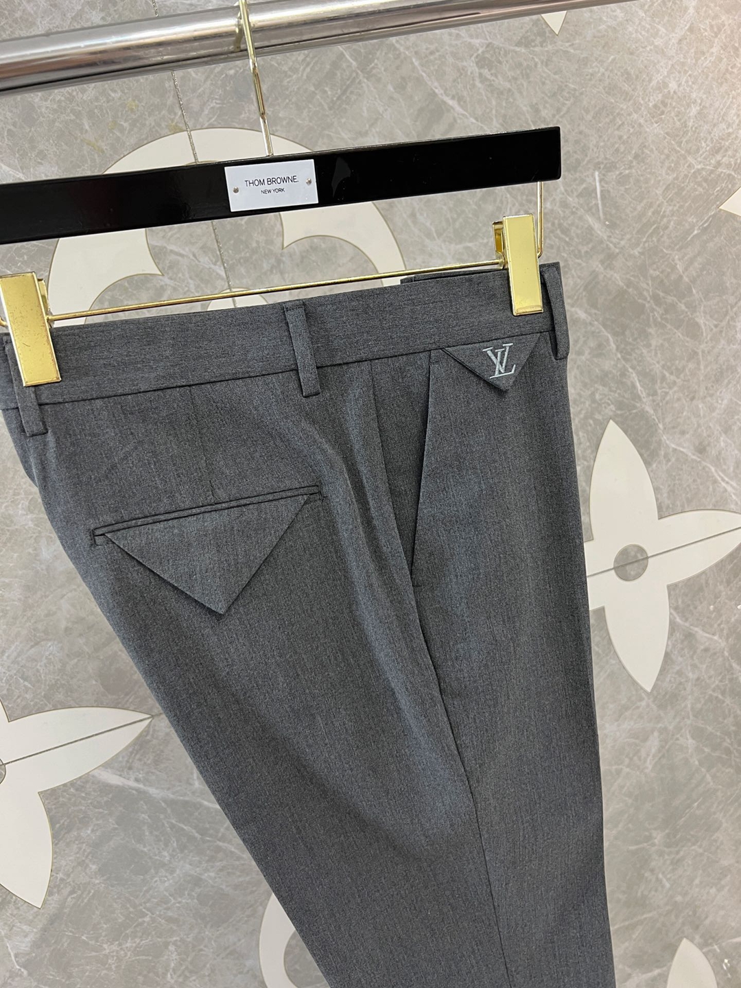 超A貨LV 走秀款灰色西褲九分西褲男裝刺繡字母
