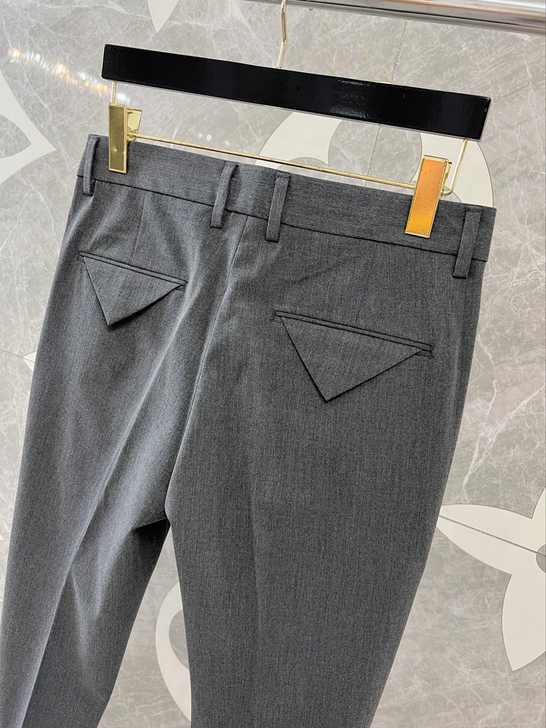 超A貨LV 走秀款灰色西褲九分西褲男裝刺繡字母