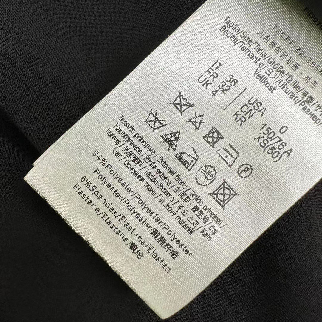 專櫃同步2024新品高仿路易威登高腰半裙 經典小羊皮扣