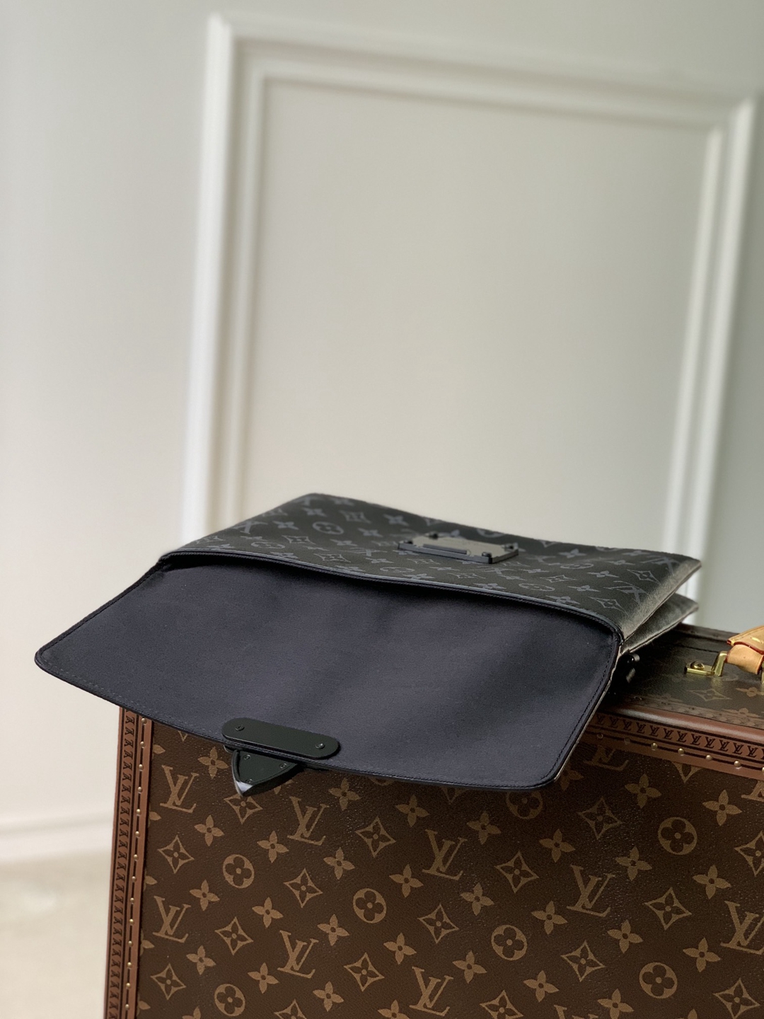 M82598Pochette S-Lock Monogram Eclipse 帆布皮革高仿LV手拿包錢包