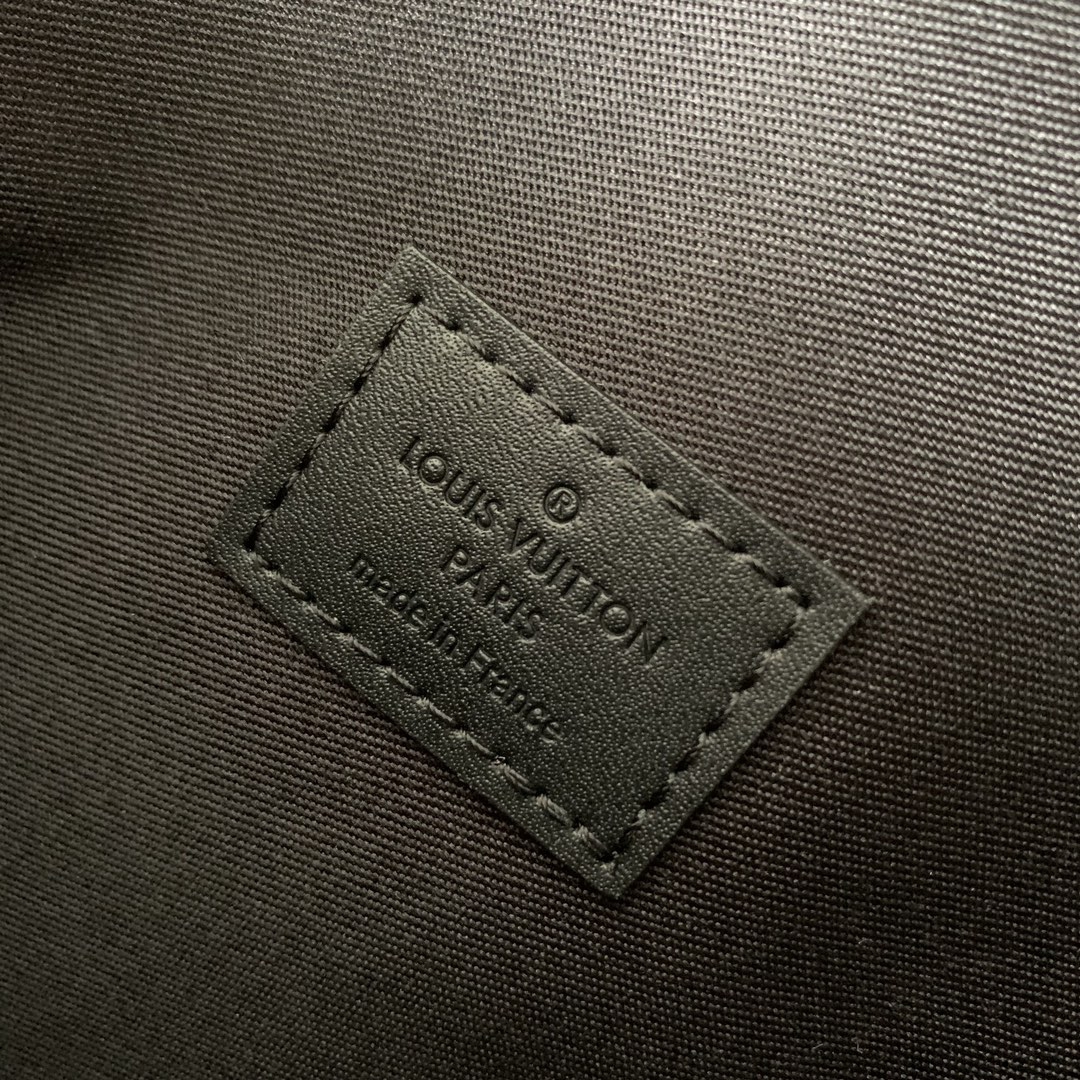 M82598Pochette S-Lock Monogram Eclipse 帆布皮革高仿LV手拿包錢包