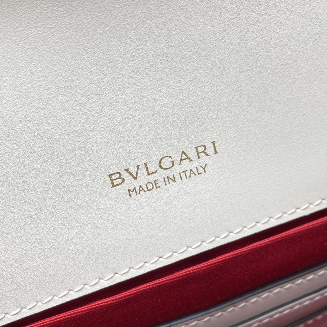 一比一高仿BVLGARI寶格麗包 Serpenti Forever 鏈帶皮夾手袋斜揹包 白色