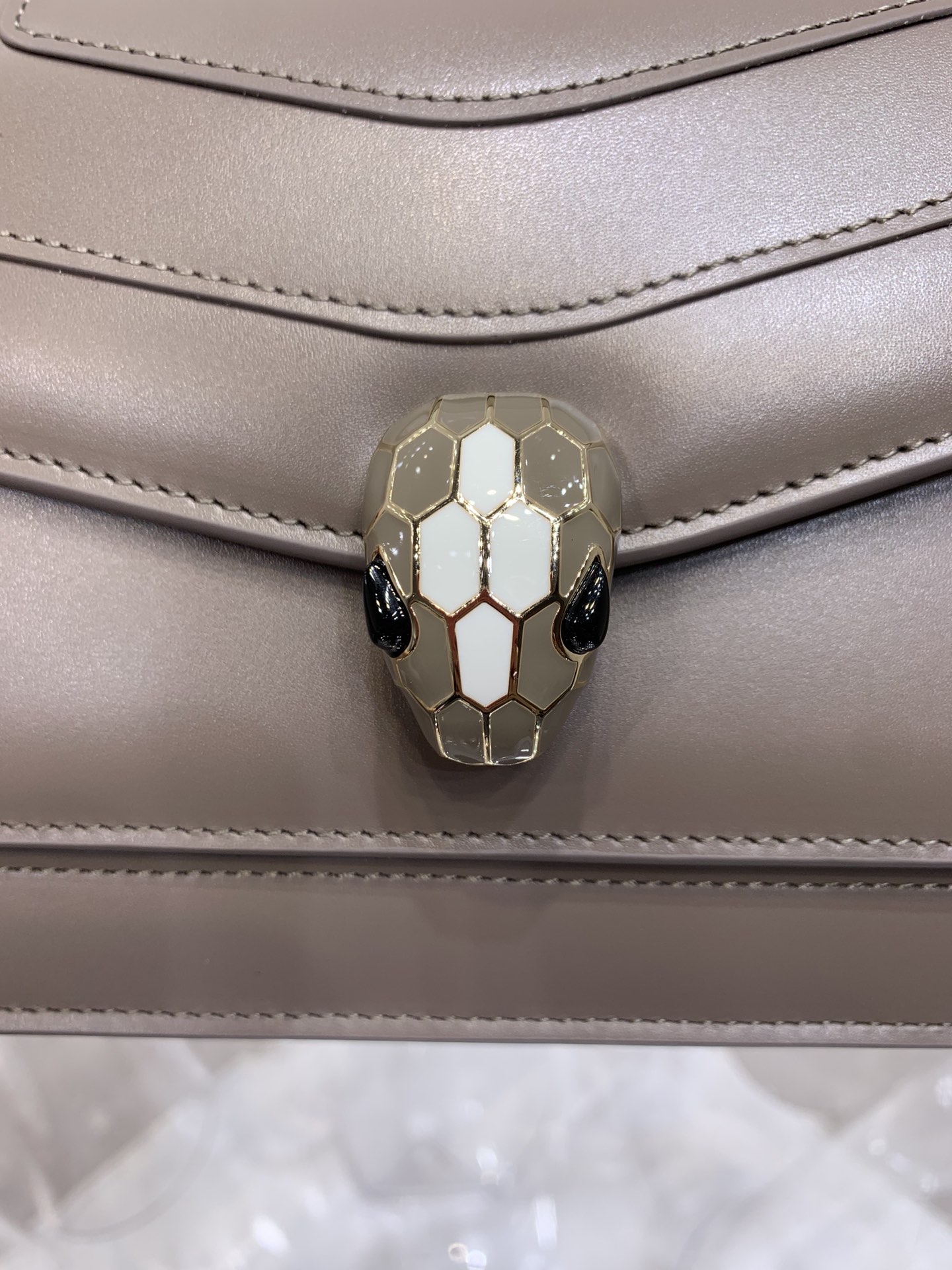 高仿名牌包BVLGARI寶格麗 Serpenti Forever East-West 肩包斜揹包 深棕