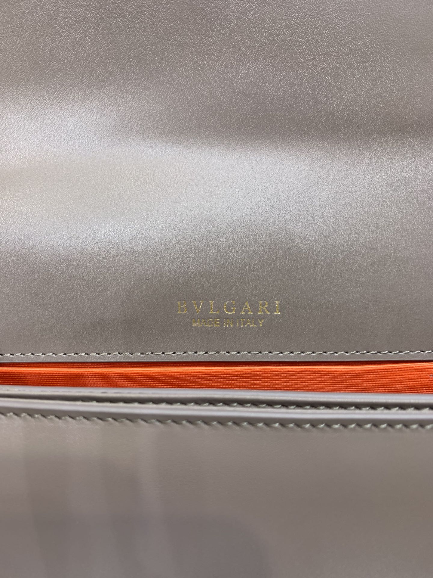 高仿名牌包BVLGARI寶格麗 Serpenti Forever East-West 肩包斜揹包 深棕