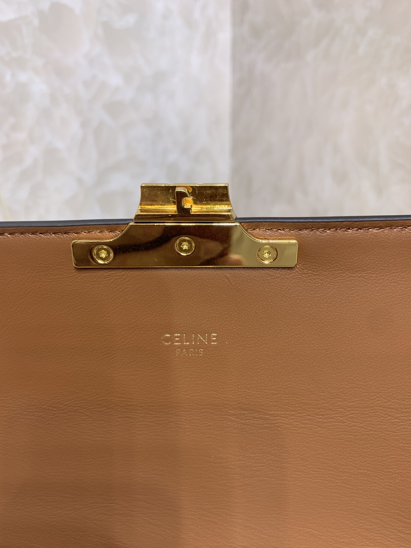 高仿奢侈品包Celine賽琳單肩包 標誌印花CLAUDE飾鍊肩揹袋 金鍊金標 黃褐色