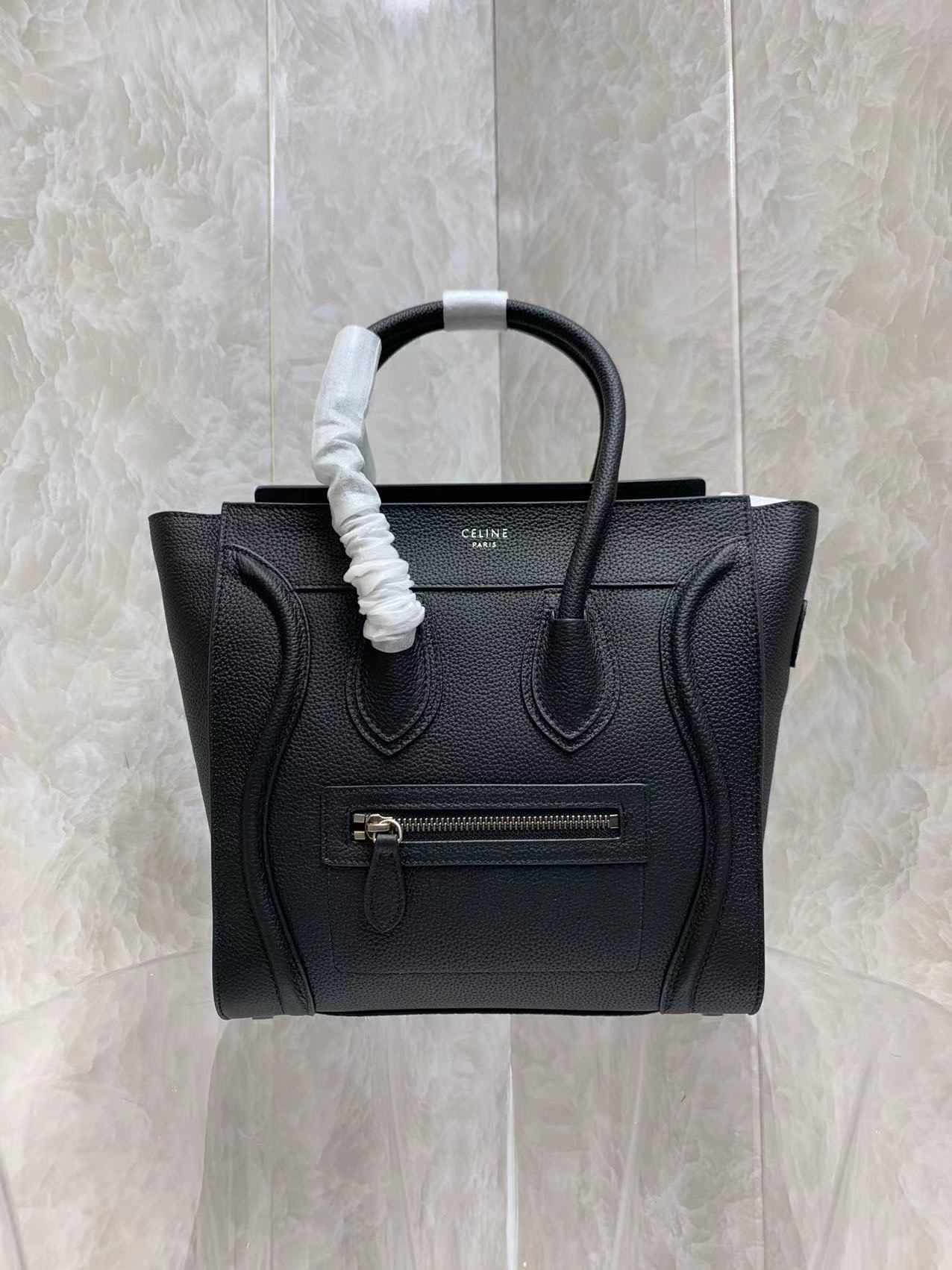 一比一複刻Celine賽琳手提包 敲打小牛皮小巧型Luggage micro手袋 笑臉包 黑