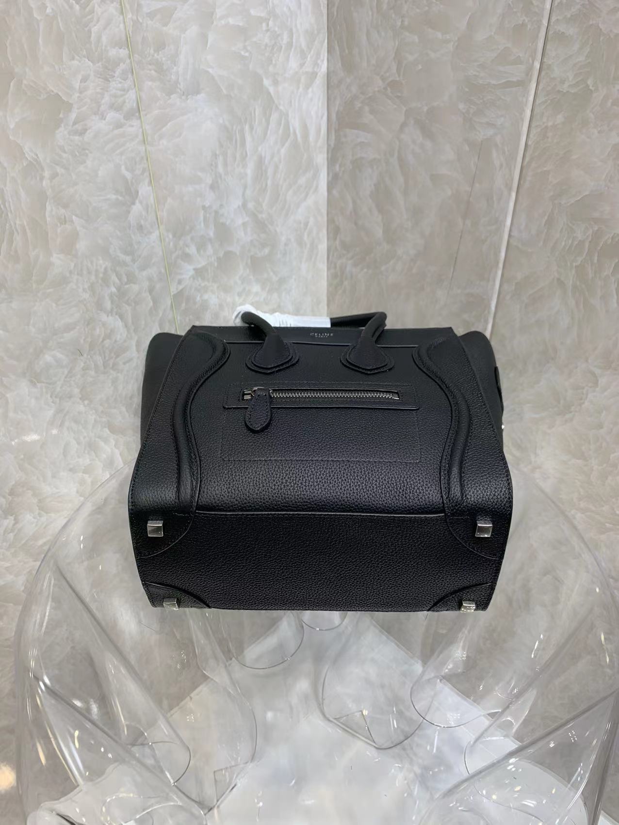 一比一複刻Celine賽琳手提包 敲打小牛皮小巧型Luggage micro手袋 笑臉包 黑
