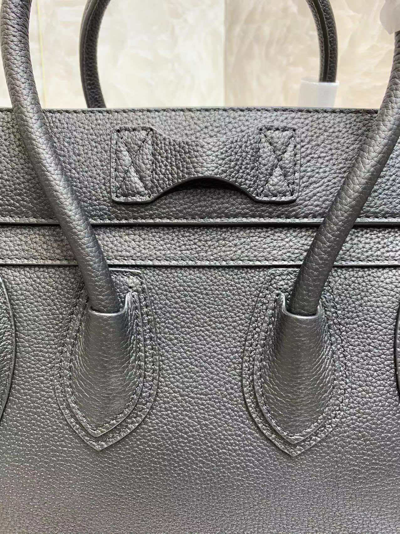 一比一複刻Celine賽琳手提包 敲打小牛皮小巧型Luggage micro手袋 笑臉包 黑