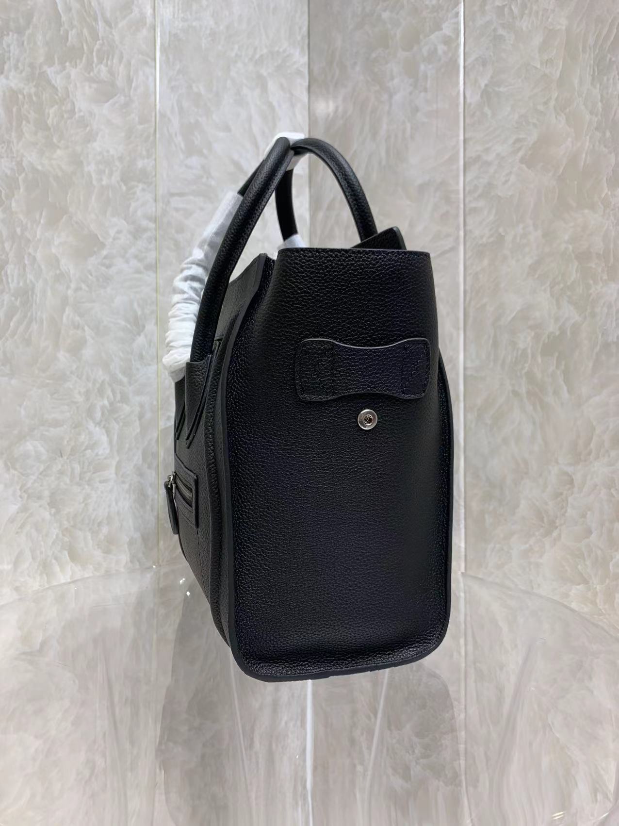 一比一複刻Celine賽琳手提包 敲打小牛皮小巧型Luggage micro手袋 笑臉包 黑