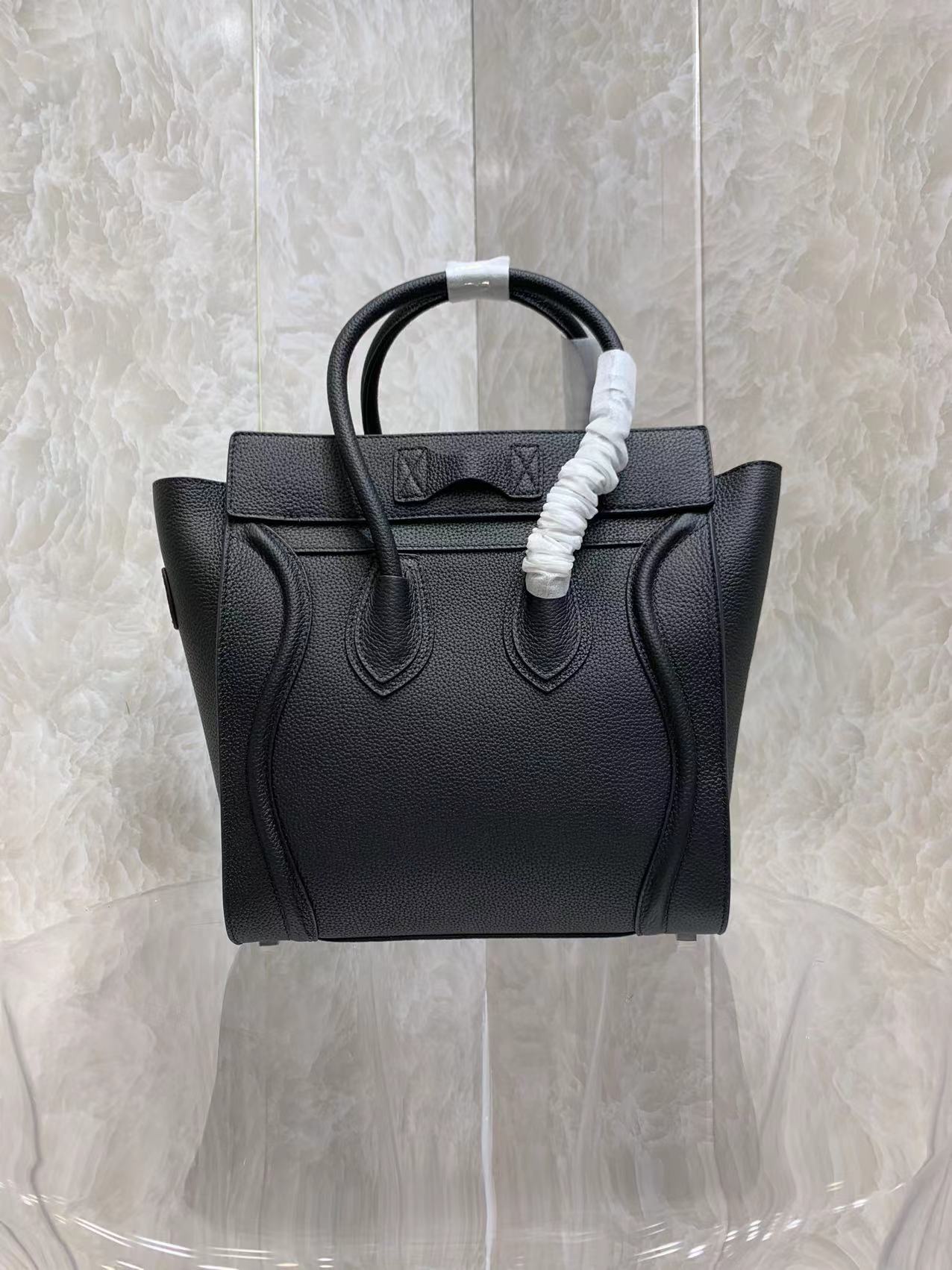 一比一複刻Celine賽琳手提包 敲打小牛皮小巧型Luggage micro手袋 笑臉包 黑
