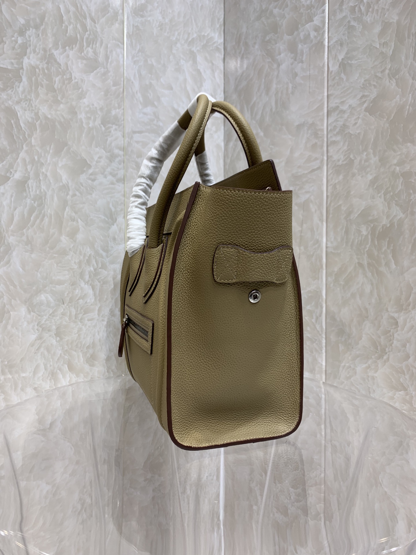 一比一複刻Celine賽琳手提包 敲打小牛皮小巧型Luggage micro手袋 笑臉包 卡其