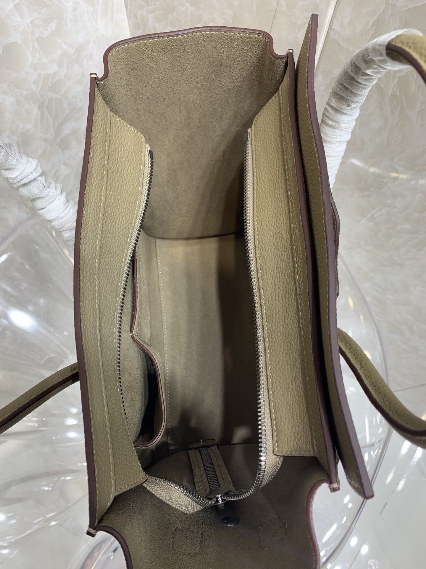 一比一複刻Celine賽琳手提包 敲打小牛皮小巧型Luggage micro手袋 笑臉包 卡其