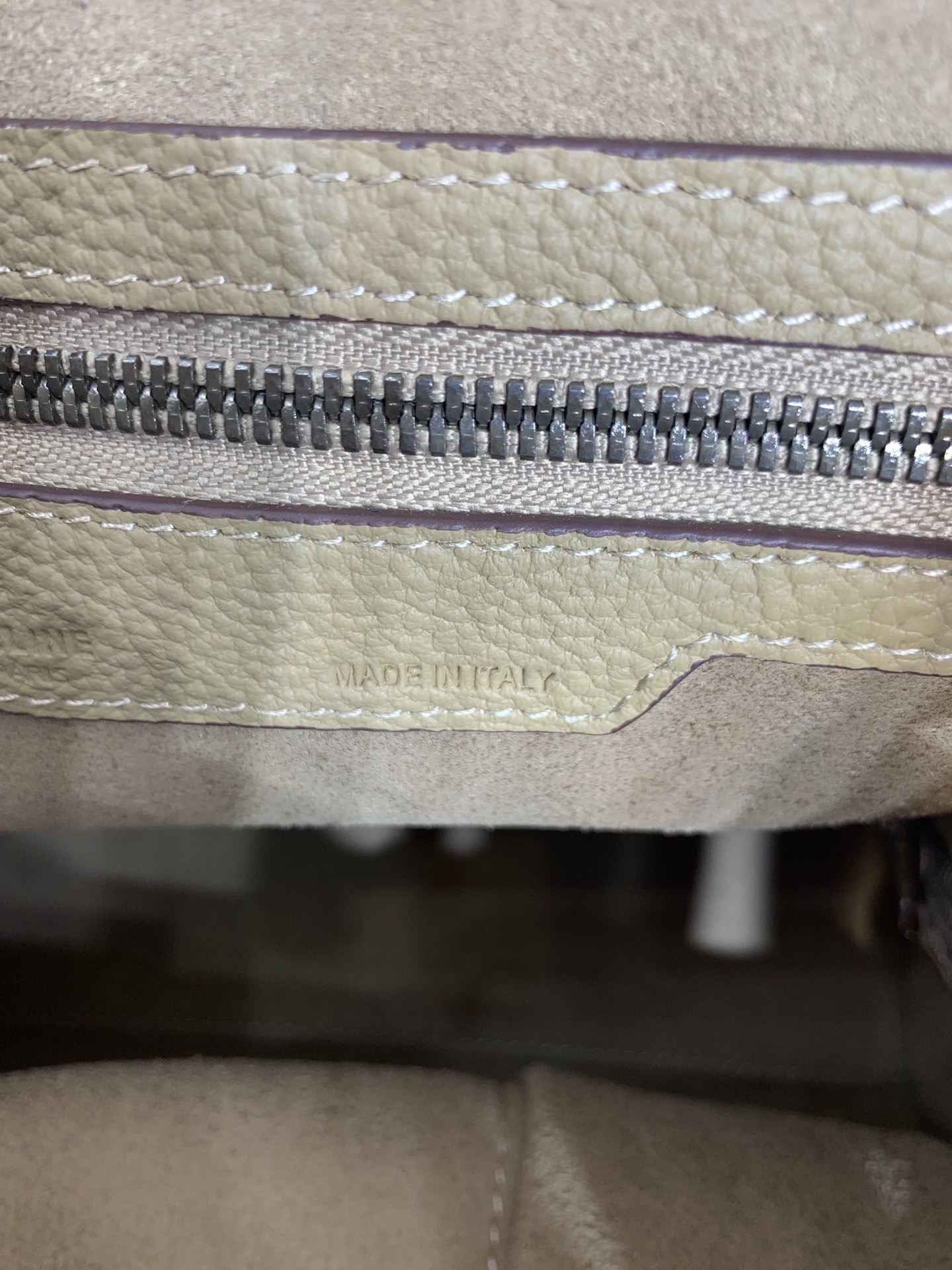一比一複刻Celine賽琳手提包 敲打小牛皮小巧型Luggage micro手袋 笑臉包 卡其
