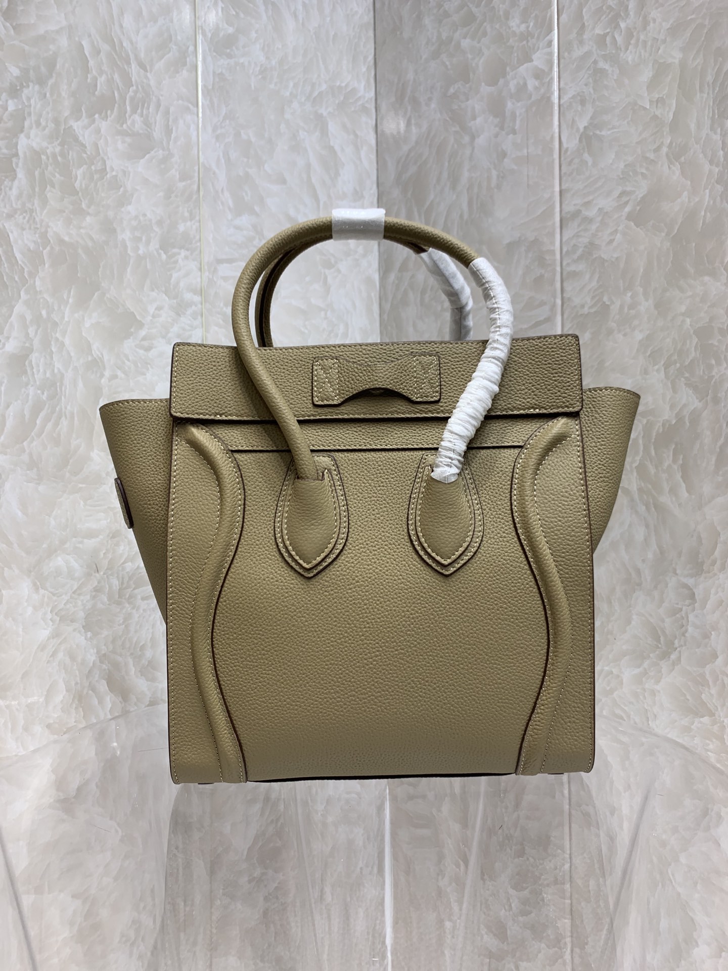 一比一複刻Celine賽琳手提包 敲打小牛皮小巧型Luggage micro手袋 笑臉包 卡其