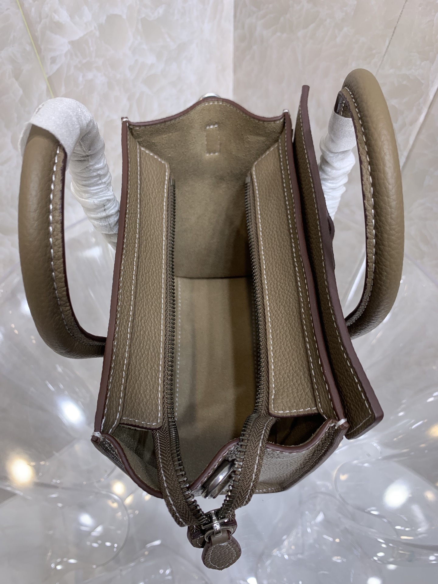 一比一複刻Celine賽琳手提包 敲打小牛皮袖珍型Luggage nano手袋 笑臉包 棕色