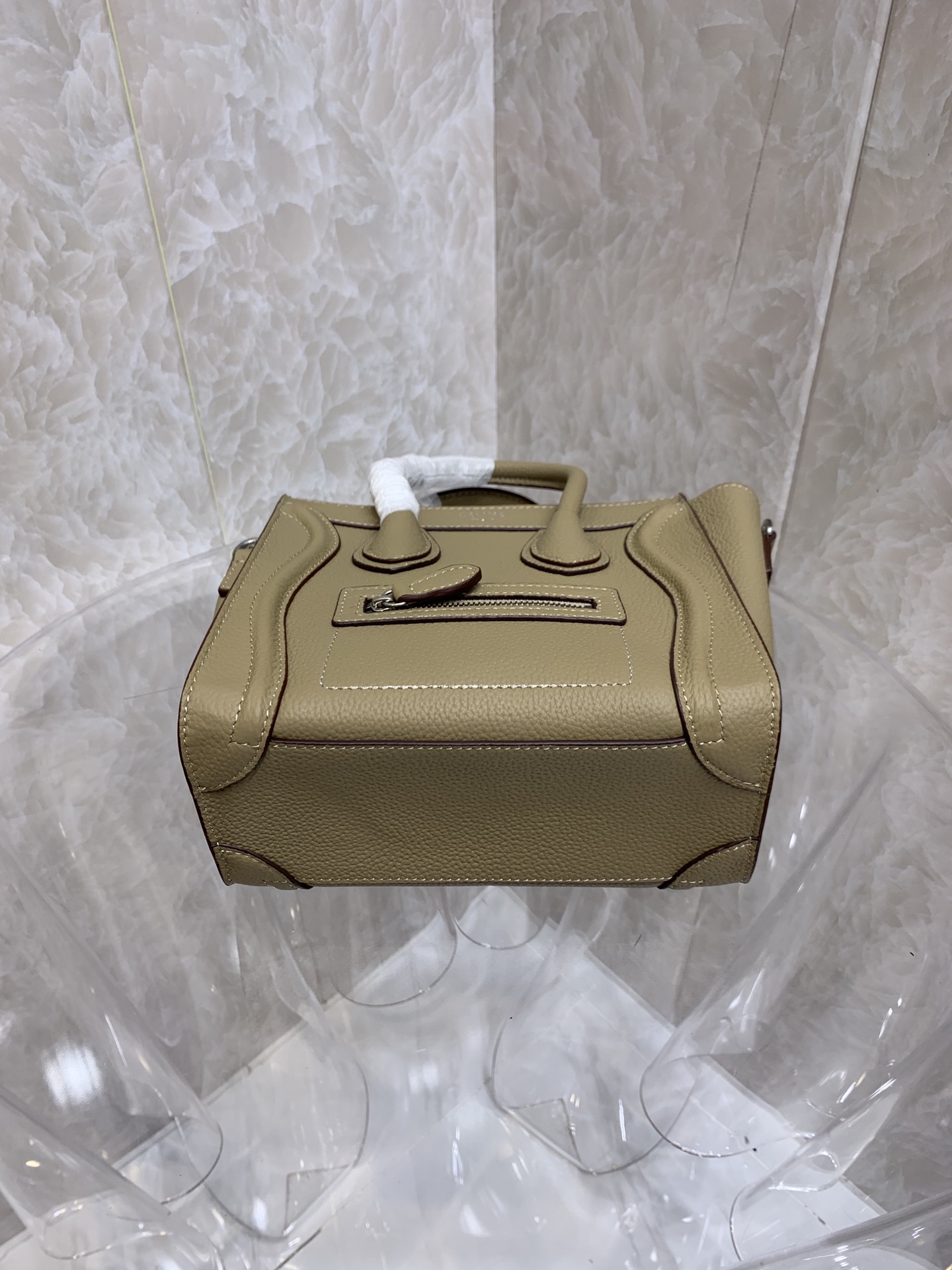 一比一複刻Celine賽琳手提包 敲打小牛皮袖珍型Luggage nano手袋 笑臉包 卡其