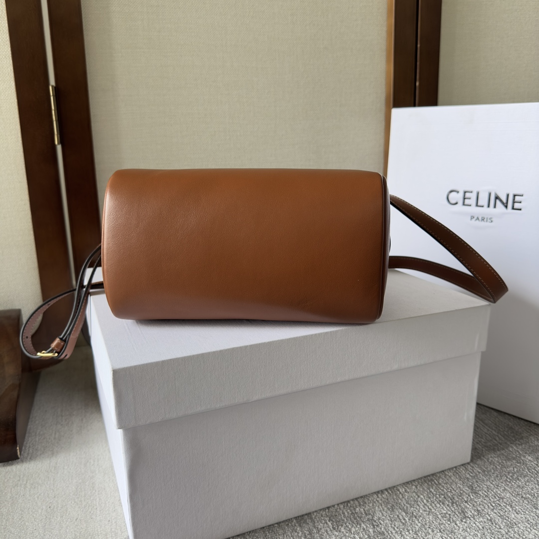 1比1高仿名牌包Celine賽琳 凱旋門光滑牛皮CUIR TRIOMPHE小型波士頓手袋 棕色