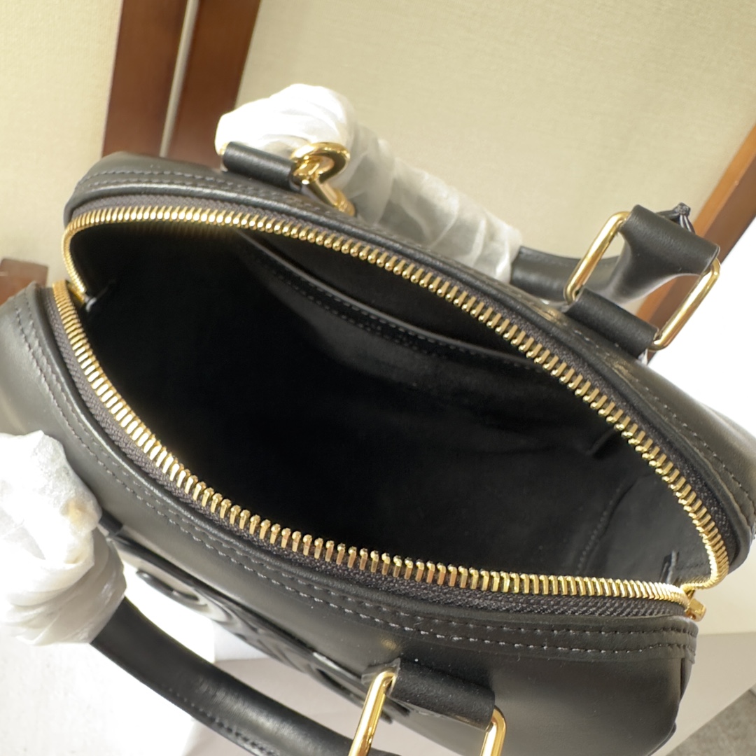 1比1高仿名牌包Celine賽琳 凱旋門光滑牛皮CUIR TRIOMPHE小型波士頓手袋 黑色