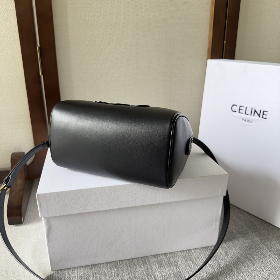 1比1高仿名牌包Celine賽琳 凱旋門光滑牛皮CUIR TRIOMPHE小型波士頓手袋 黑色