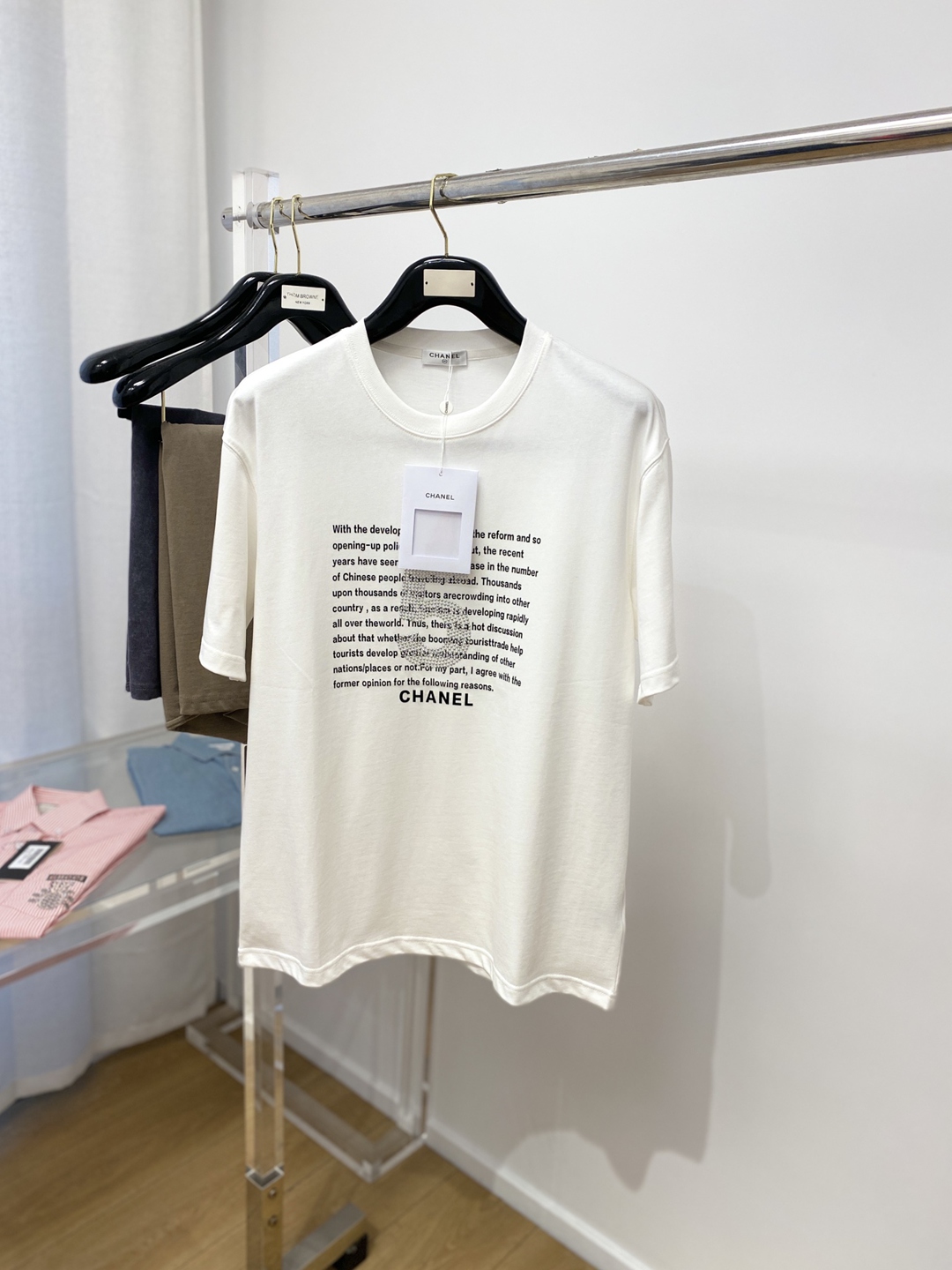 新品原單高仿香奈兒時尚帥氣圓領短袖T恤 logo燙鑽