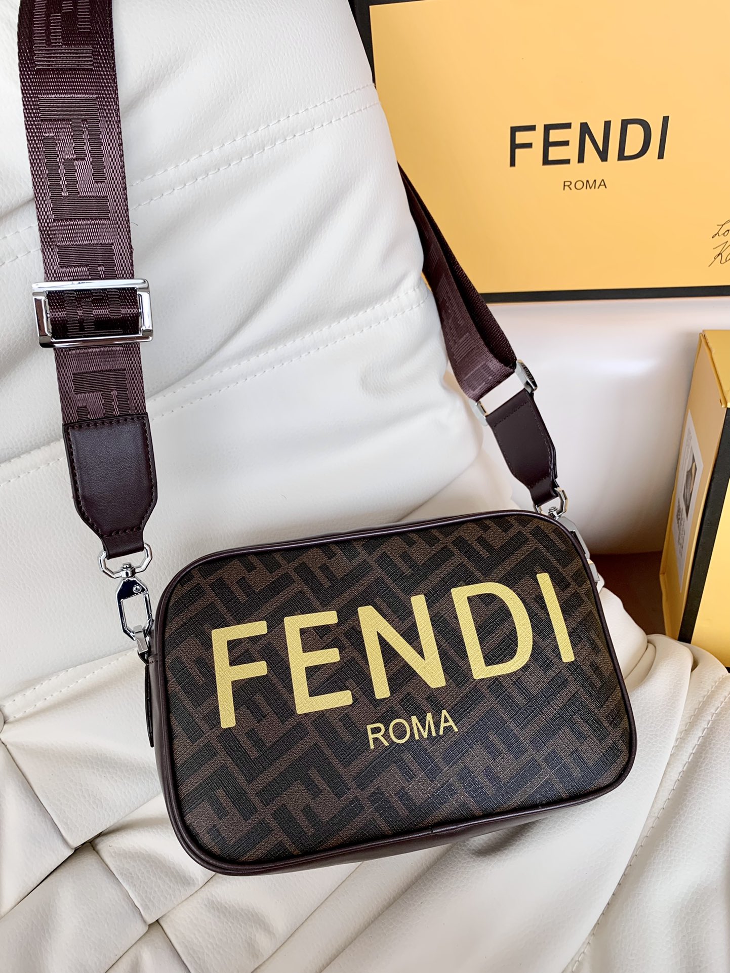 高仿FENDI pouch芬迪男包 相機包 牛皮