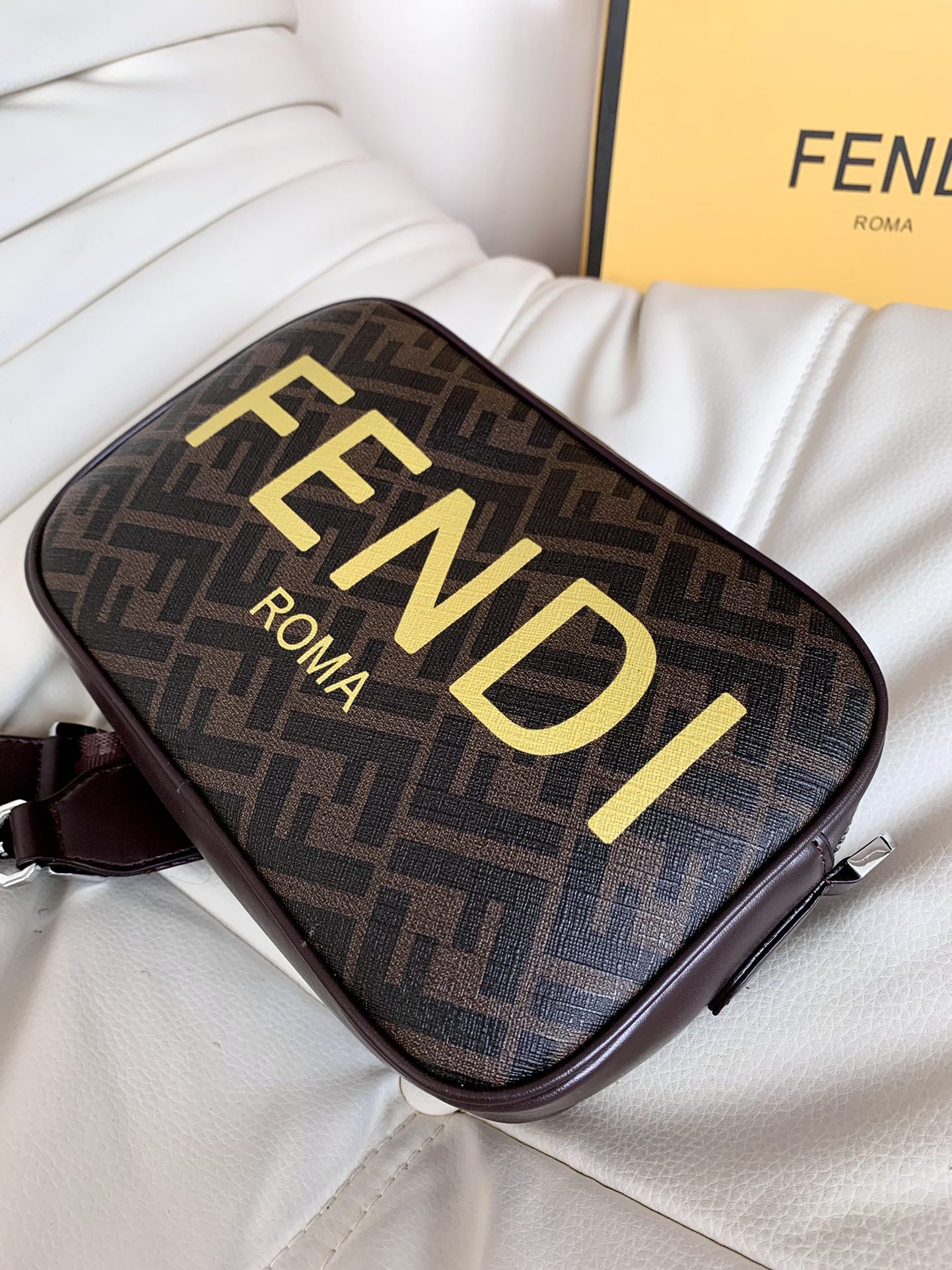 高仿FENDI pouch芬迪男包 相機包 牛皮