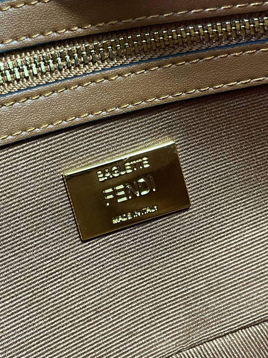 專櫃同步升級版芬迪法棍包aguette包新品