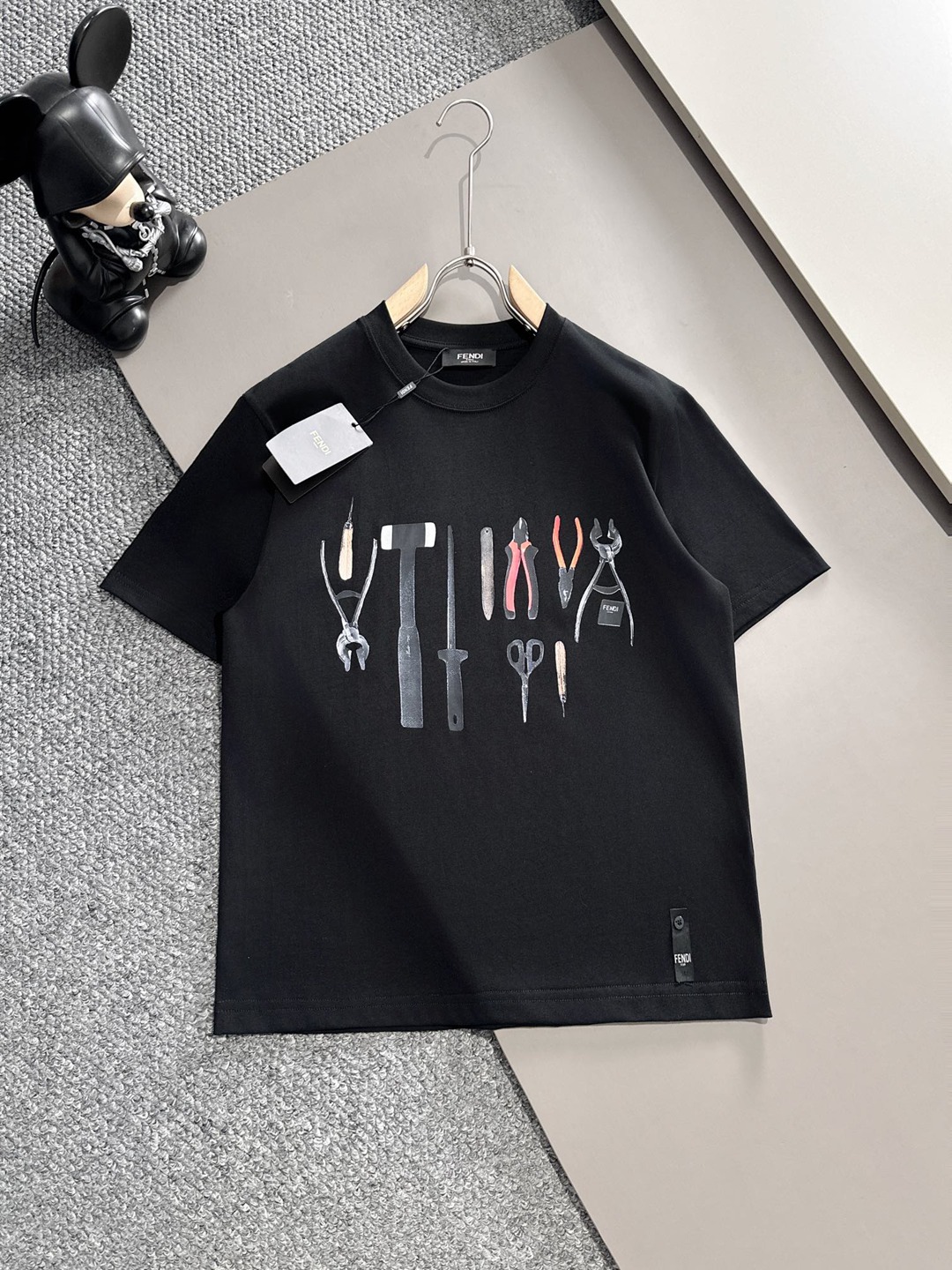 頂級版本FENDI芬迪印花圖案高仿短袖衣服黑色打底衫